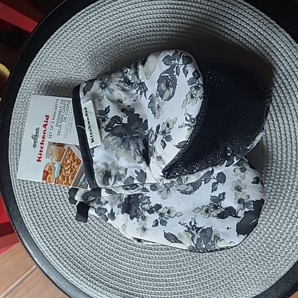 KitchenAid Mini Mitts - Picture 1 of 9